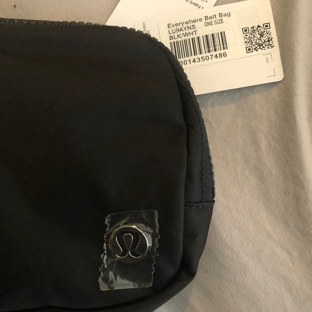 Lululemon everywhere belt bag in black and white. - Picture 2 of 3